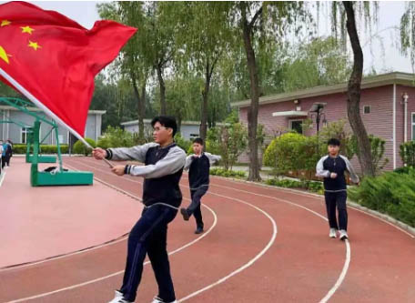 北京清华志清中学国际部12年级毕业班升旗仪式