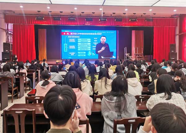 2022年河南省“互联网+”大学生创新创业大赛专题培训举办